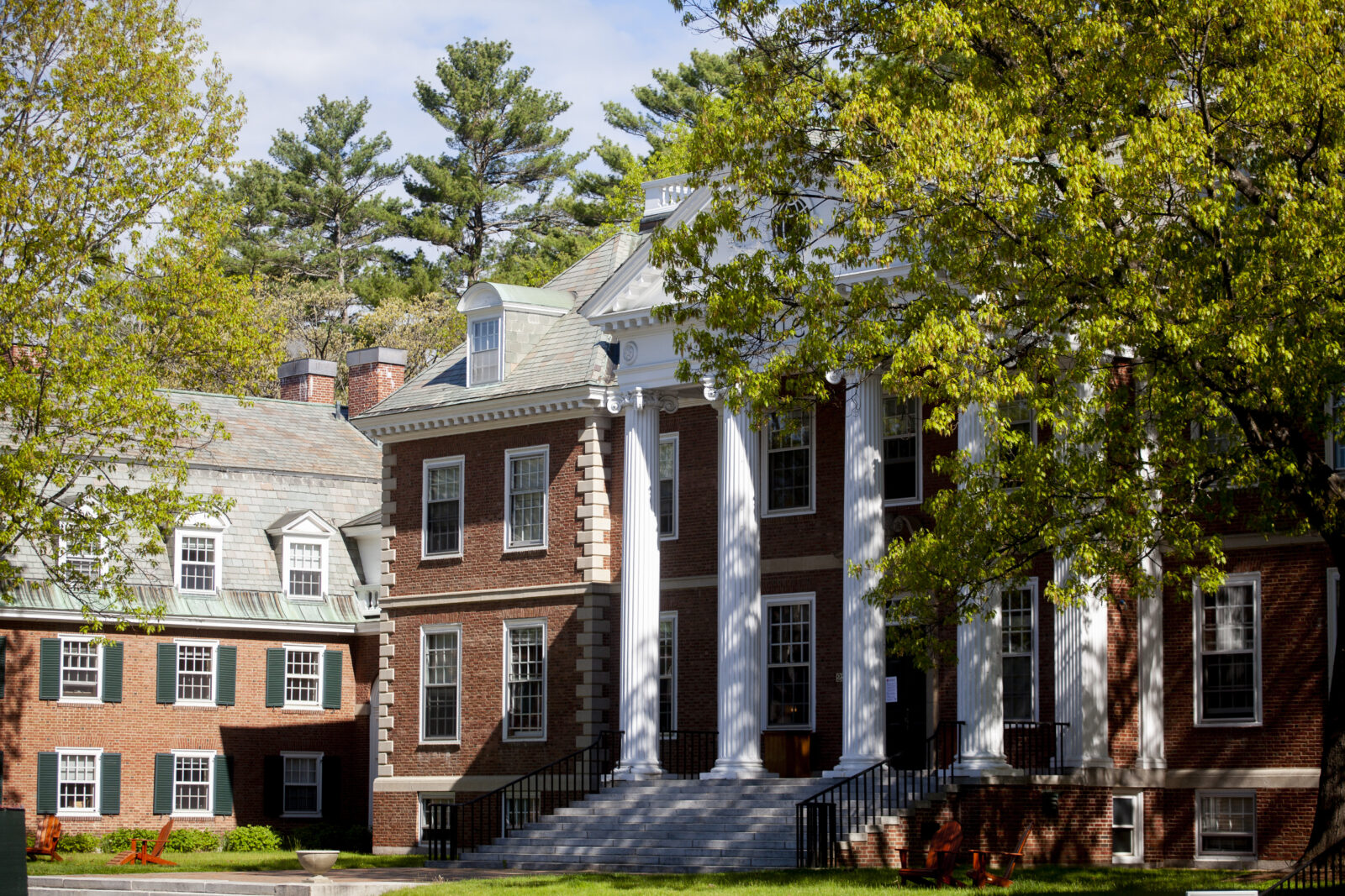 Dartmouth College, Tuck School of Business – MBA Program Guide